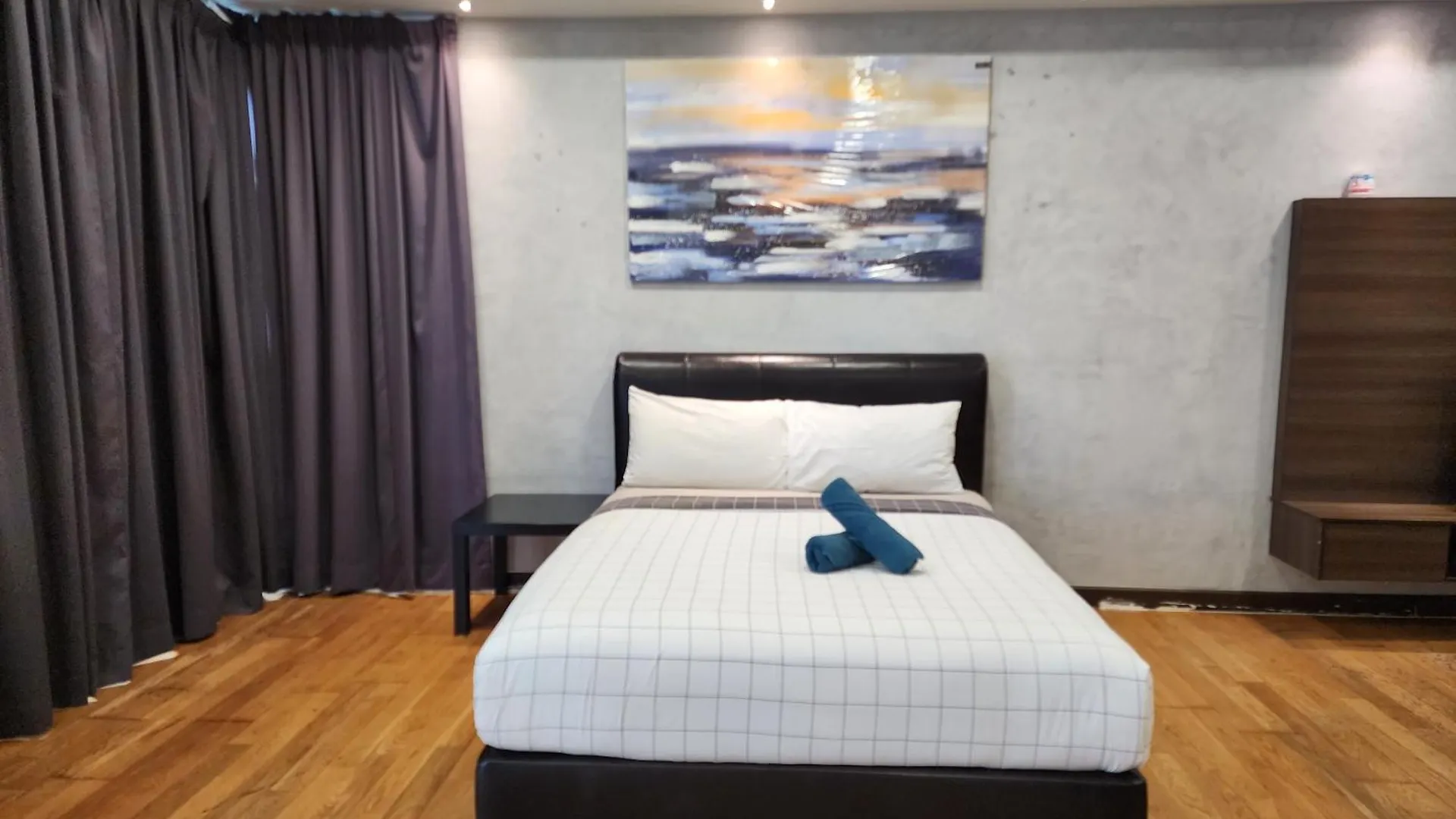 Regalia Comfort Suites Klcc Skypool Kuala Lumpur