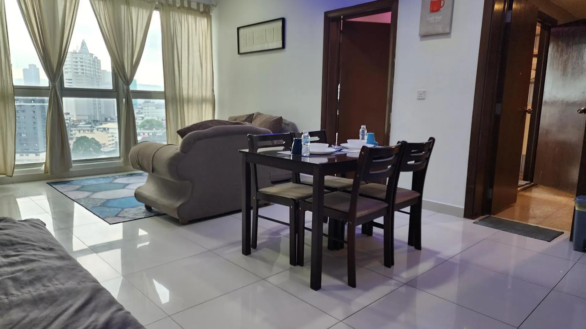 Regalia Comfort Suites Klcc Skypool Kuala Lumpur Apartman