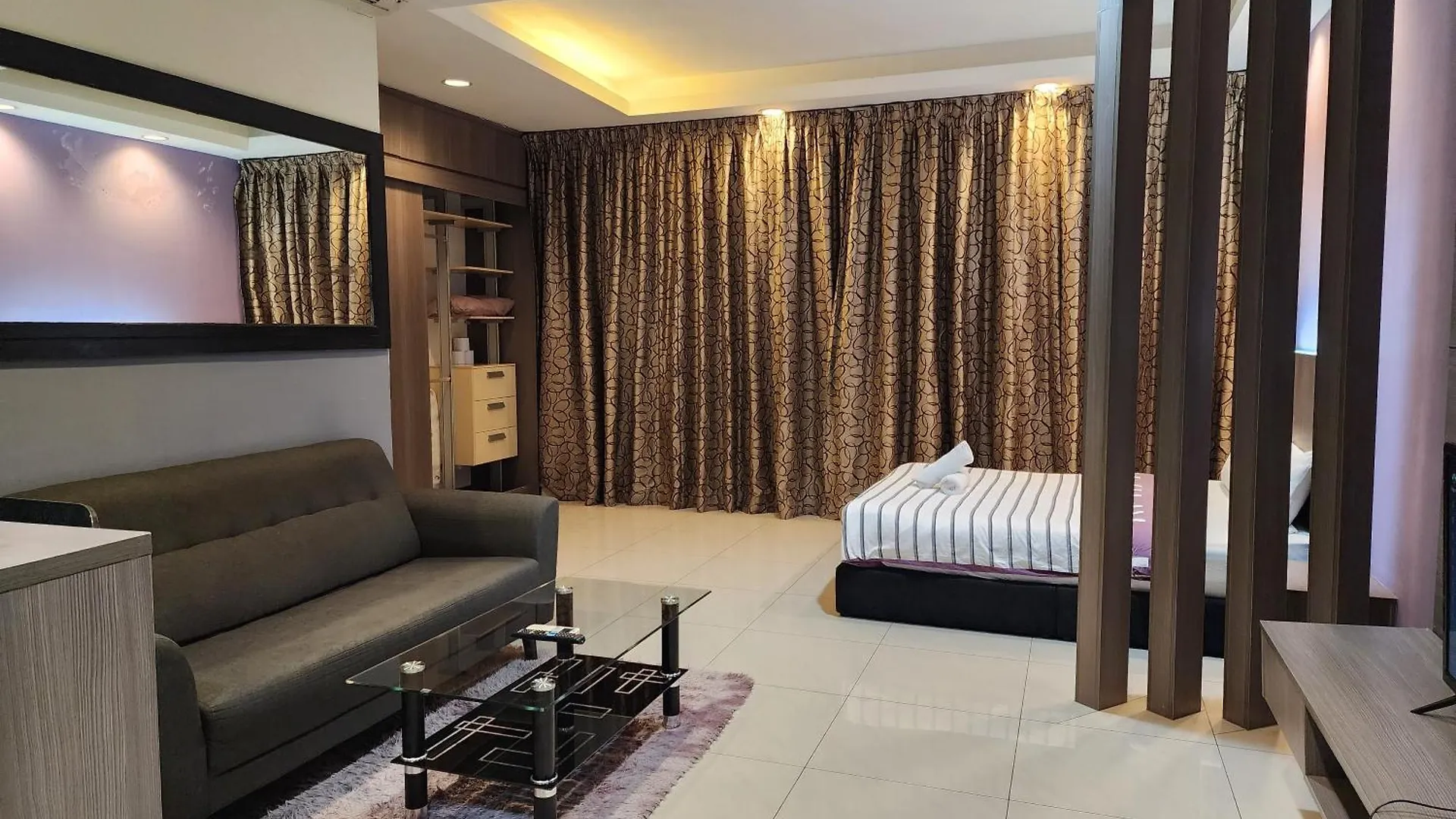 Regalia Comfort Suites Klcc Skypool Kuala Lumpur