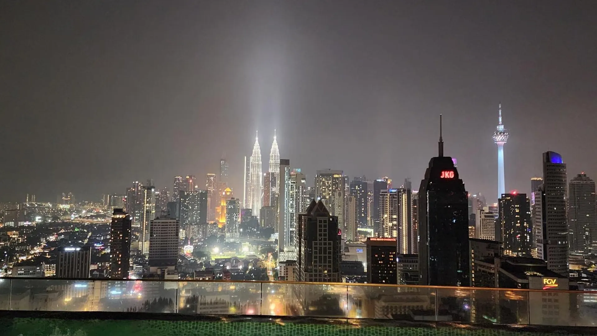 Regalia Comfort Suites Klcc Skypool Kuala Lumpur