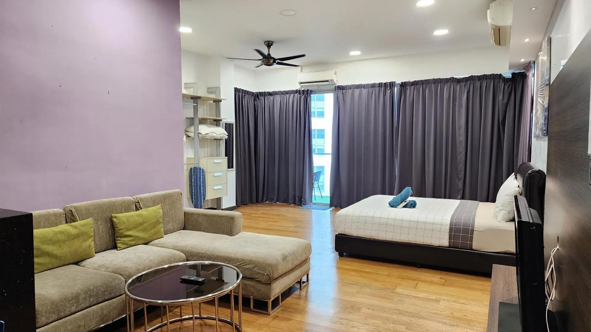 Regalia Comfort Suites Klcc Skypool Kuala Lumpur