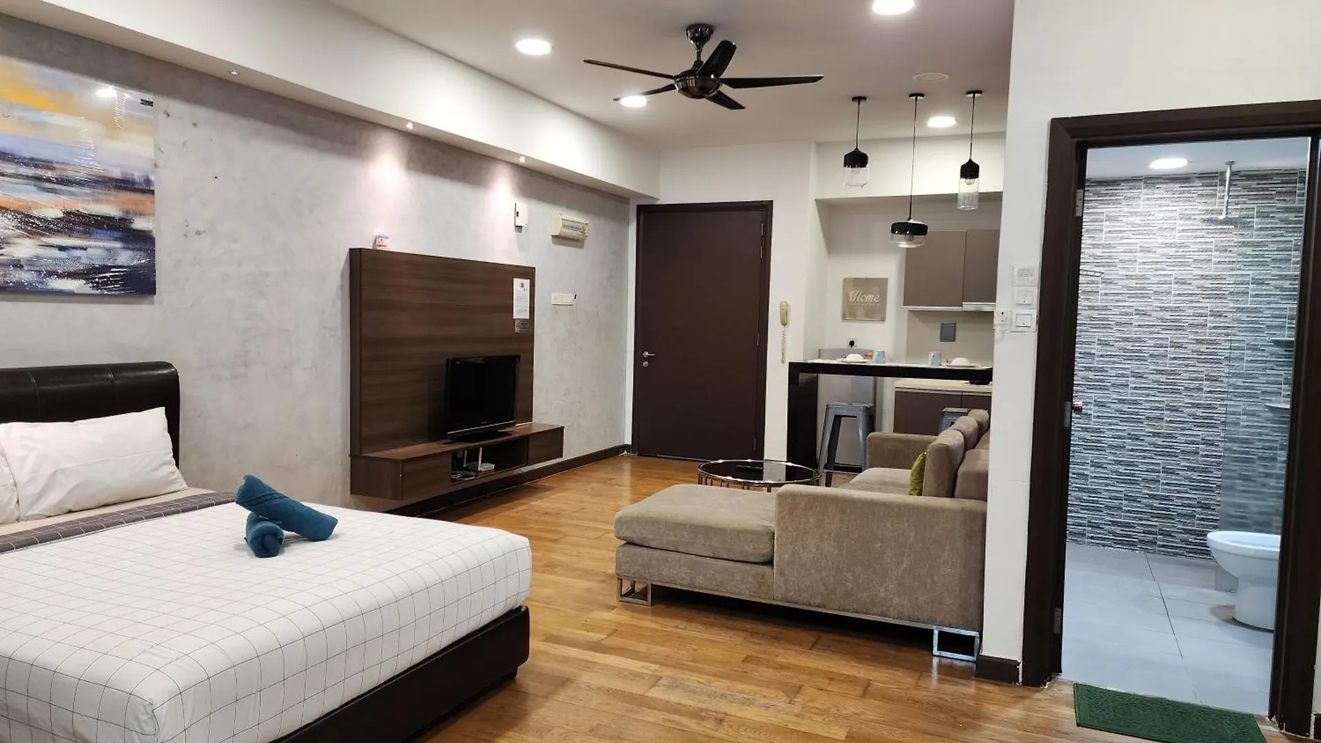 Regalia Comfort Suites Klcc Skypool Kuala Lumpur